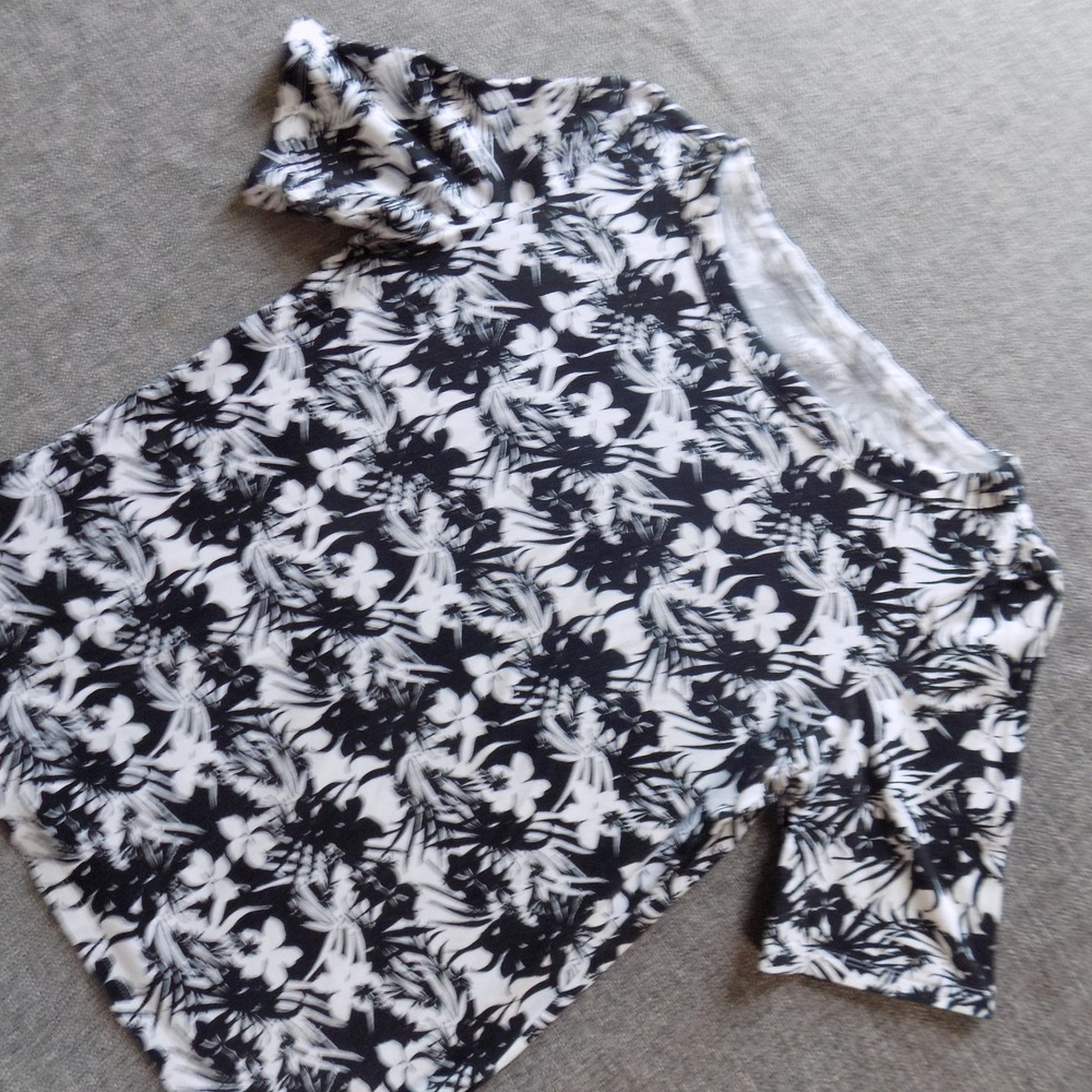 Talbots T-Shirt Womens Medium Black White Good Floral Boat Neck Cotton Stretch